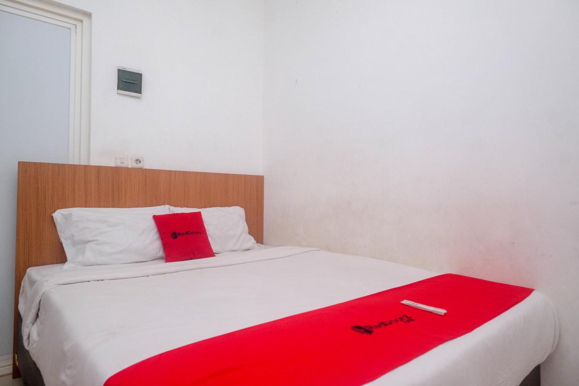 Reddoorz Syariah Near Simpang Lima Semarang Hotel Jomblang Exterior foto
