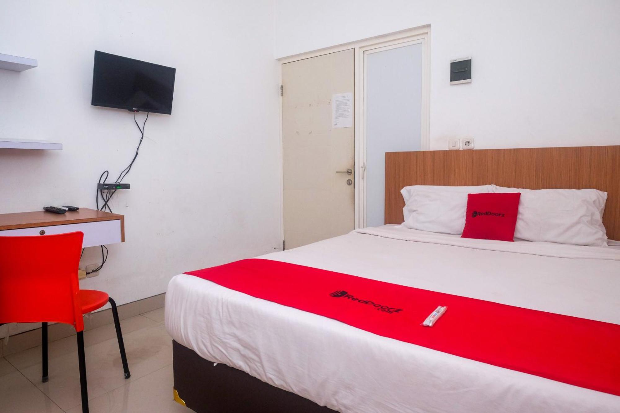 Reddoorz Syariah Near Simpang Lima Semarang Hotel Jomblang Exterior foto
